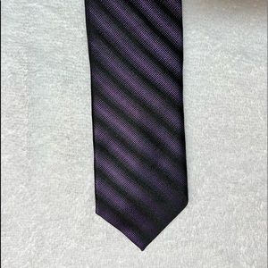 Bloomingdale’s Mens Tie , black and purple, 💯 silk